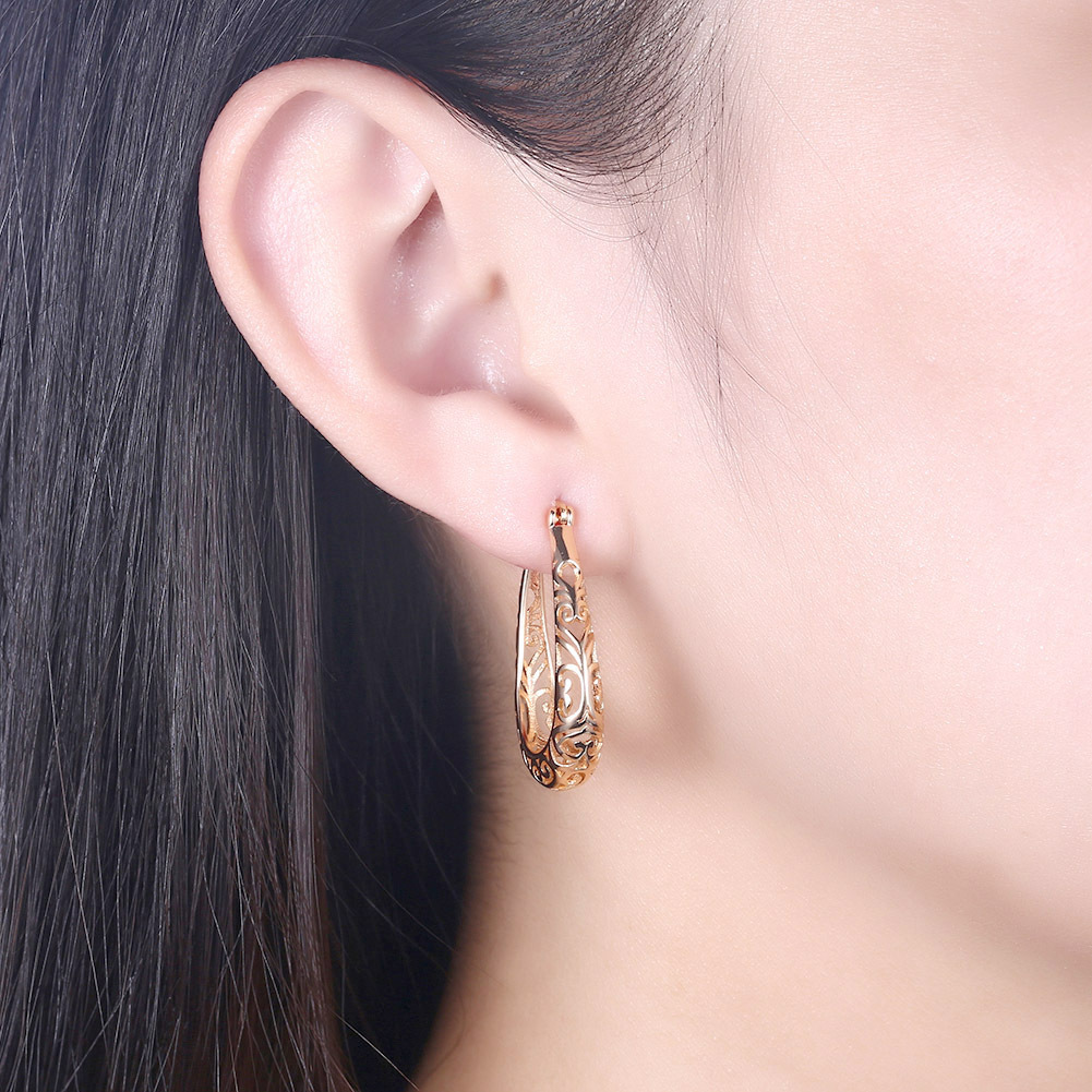Lycani monthly sales starting at 3,000 S925 earrings European and American retro hollow sterling silver earrings wholesale jewelry
Lycani monthly sales starting at 3,000 S925 earrings European and American retro hollow sterling silver earrings wholesale jewelry