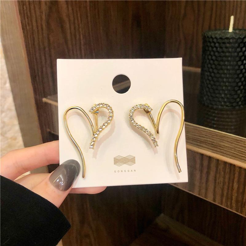 Rhinestone Stud Earring Women Heart Earrings Woman Pendant Jewelry Charms Ladies Fashion Sweet Gold Color Trendy Metal Kolczyki
Rhinestone Stud Earring Women Heart Earrings Woman Pendant Jewelry Charms Ladies Fashion Sweet Gold Color Trendy Metal Kolczyki