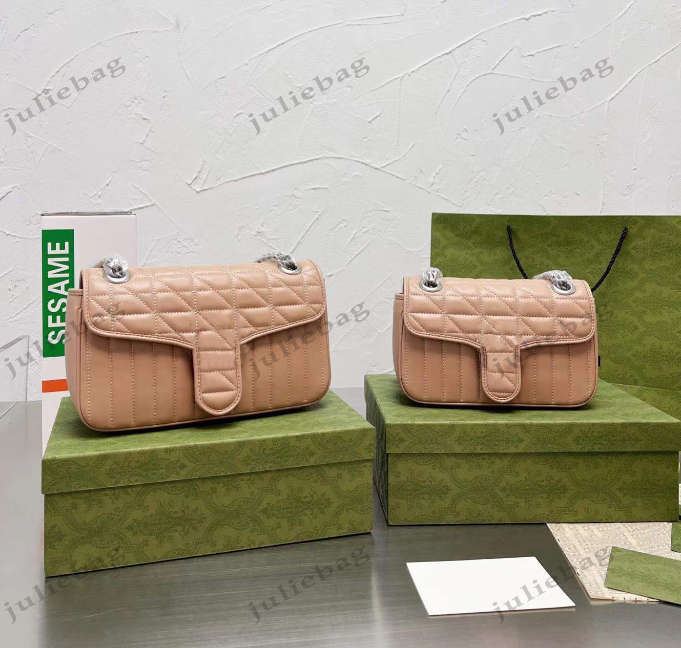2022 new handbag designer bag fashion women's Cross shoulder bag wave quilted leather back with logo
2022 new handbag designer bag fashion women's Cross shoulder bag wave quilted leather back with logo