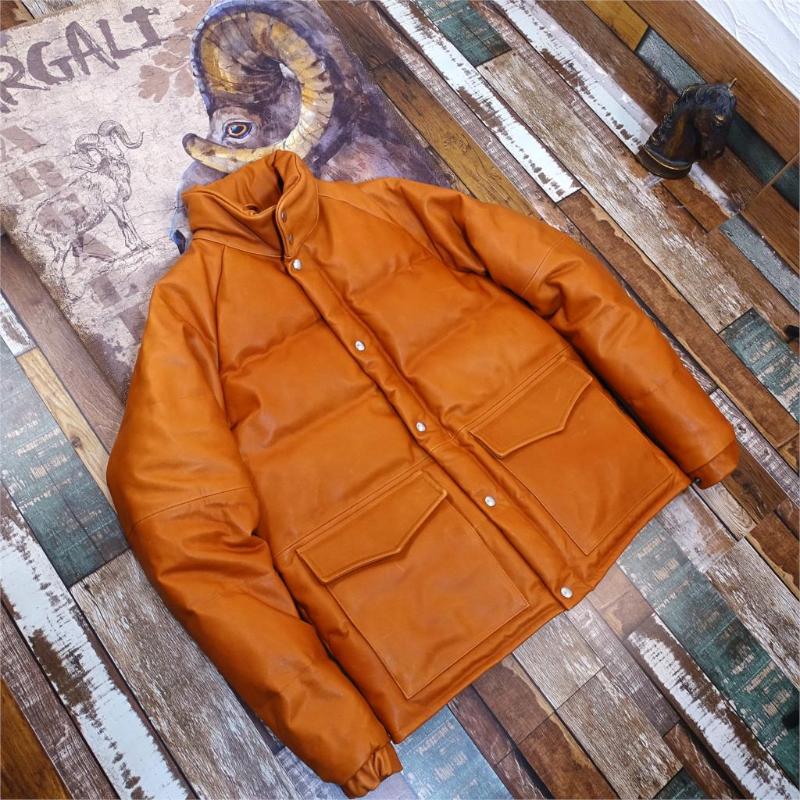 Unbleached kraft after dyeing.Wooden village head layer cow leather duck down bread served in winter to keep warm, Primary colors
Unbleached kraft after dyeing.Wooden village head layer cow leather duck down bread served in winter to keep warm, Primary colors