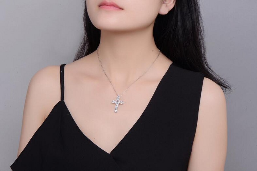 Hip Hop Vintage Jewelry Cross Pendant White Gold Fill Oval Cut Sapphire CZ Dia Christian Jesus Women Wedding Clavicle Necklace Gift