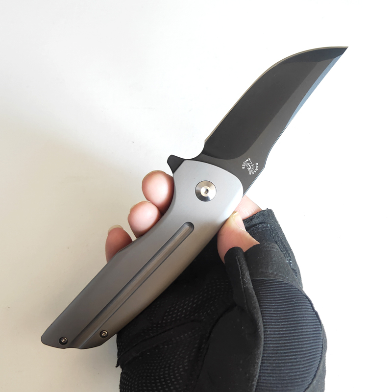 Limited Customization Version Barker Knives Sharp DLC M390 Folding Knifes TC4 Titanium Handle Outdoor Equipment Tactical Camping Hunting Tools Perfect Pocket EDC
Limited Customization Version Barker Knives Sharp DLC M390 Folding Knifes TC4 Titanium Handle Outdoor Equipment Tactical Camping Hunting Tools Perfect Pocket EDC