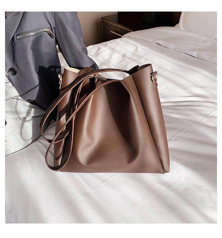 Brand Designer PU Leather Women's Shoulder Bag Fashion Simple Handbag Large Bucket Crossbody Bag, Coffee
Brand Designer PU Leather Women's Shoulder Bag Fashion Simple Handbag Large Bucket Crossbody Bag, Coffee
