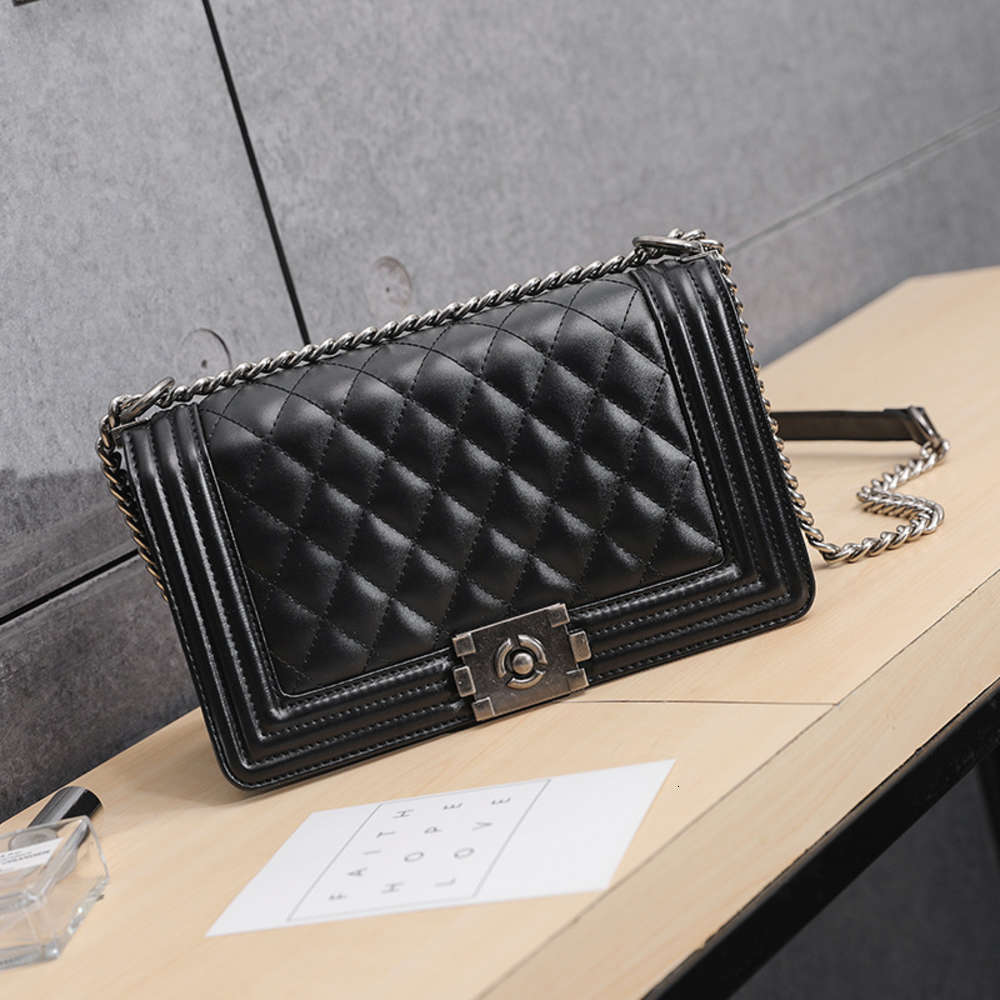 Luxurys designers 2021 xiaoxiangfeng Lingge chain single shoulder slant cross fashion classic women's bag, 3c lingge large
Luxurys designers 2021 xiaoxiangfeng Lingge chain single shoulder slant cross fashion classic women's bag, 3c lingge large