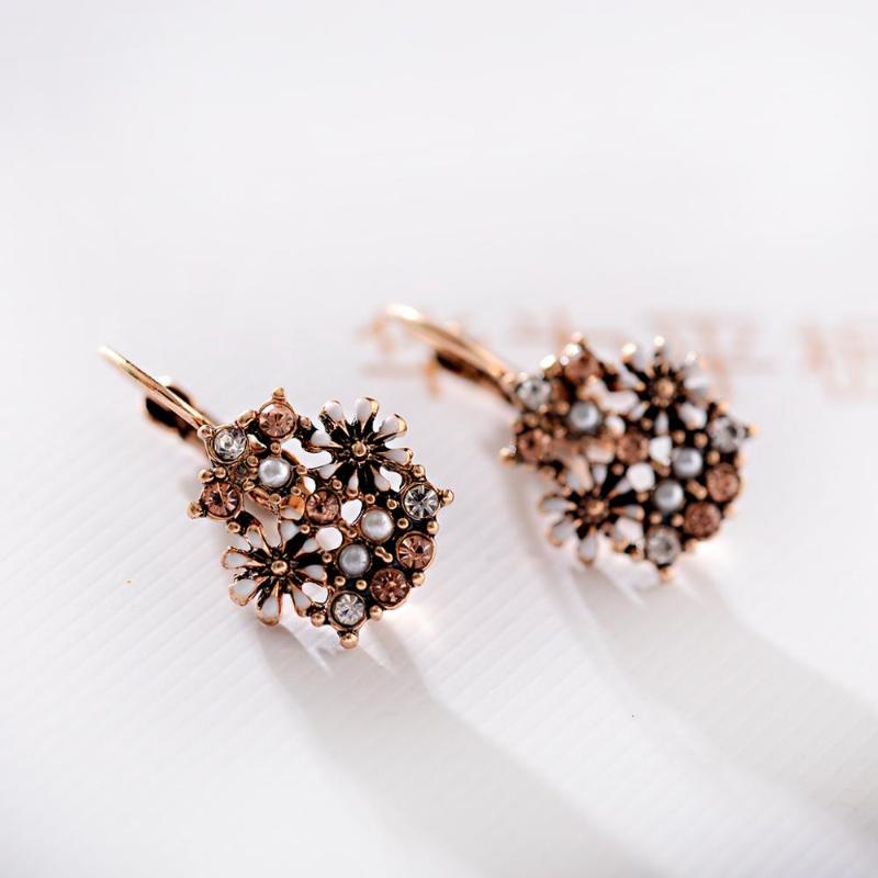 Dangle & Chandelier British Noble Temperament Ladies Fashion Trend Pendant Earrings Rose Gold Color Crystal Zircon Luxury 2021 Gift
Dangle & Chandelier British Noble Temperament Ladies Fashion Trend Pendant Earrings Rose Gold Color Crystal Zircon Luxury 2021 Gift