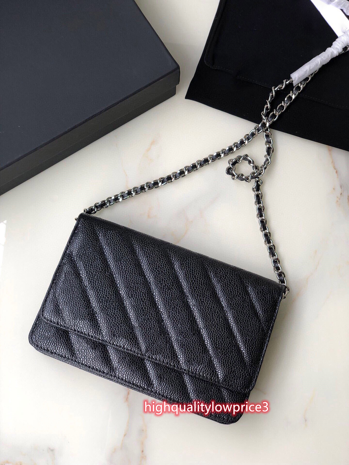 10A top quality caviar sheepskin leather mini bags women plaid handbag cross body tote clutch shoulder bag female purse luxurys designers bags wallet 33814, Min size 17 cm
10A top quality caviar sheepskin leather mini bags women plaid handbag cross body tote clutch shoulder bag female purse luxurys designers bags wallet 33814, Min size 17 cm