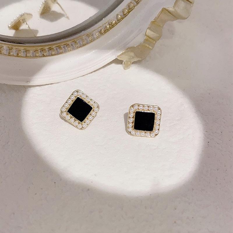 Black Geometric Square Earrings For Women Pearl Simple Koean Fashion Jewelry Acessories Pendientes Wholesale S925 Pin
Black Geometric Square Earrings For Women Pearl Simple Koean Fashion Jewelry Acessories Pendientes Wholesale S925 Pin