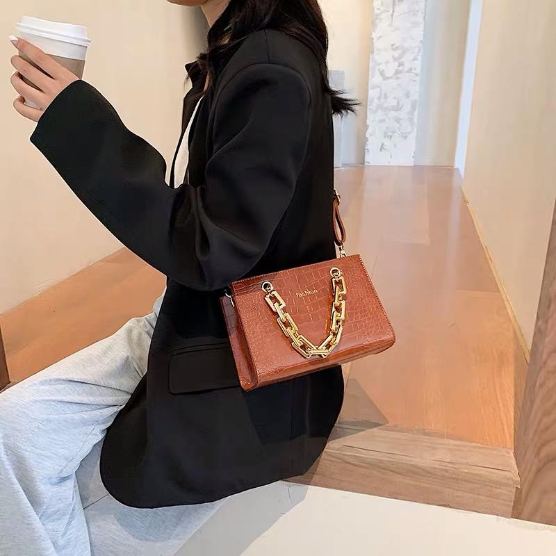 2021 New Luxury Gold Chain Handbag Crossbody Bag Designer Chain Shoulder Bag Messenger Mini Purses, Black
2021 New Luxury Gold Chain Handbag Crossbody Bag Designer Chain Shoulder Bag Messenger Mini Purses, Black