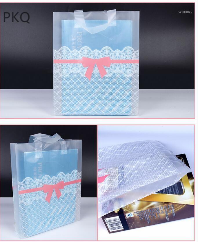 100pcs Eco-friendly White Lace Bow Packaging Bag With Handles Large Plastic Shopping Bags Party Gift Box Package Bag1 
100pcs Eco-friendly White Lace Bow Packaging Bag With Handles Large Plastic Shopping Bags Party Gift Box Package Bag1