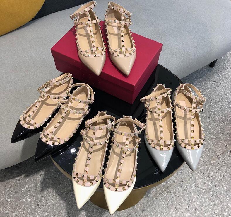 2020 women flat black sandals v right brand soon female designer party girls rivets sexy pointed dance shoes 34-43 3I2S, V right soon
2020 women flat black sandals v right brand soon female designer party girls rivets sexy pointed dance shoes 34-43 3I2S, V right soon