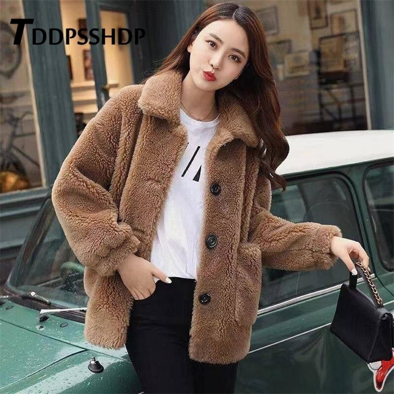 Faux Lambswool Furry Women Coat Khaki White Yellow Red Color Single Breasted Pocket Female Jacket 201112
Faux Lambswool Furry Women Coat Khaki White Yellow Red Color Single Breasted Pocket Female Jacket 201112