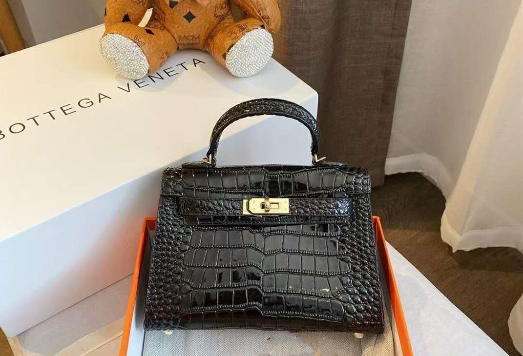 Women Luxury Designer Bags Handbags Elegant Genuine Leather Lady Bag Mini Bag 20CM Single Bags Shoulder Span Handbag Small Crossbody Bag
Women Luxury Designer Bags Handbags Elegant Genuine Leather Lady Bag Mini Bag 20CM Single Bags Shoulder Span Handbag Small Crossbody Bag
