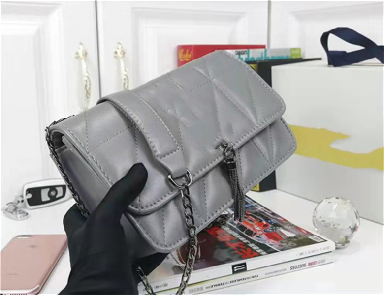 3675 A NEW handbags LOULOU Y-shaped quilted real leather women bags chain shoulder bag high quality Flap bag multiple colour free ship
3675 A NEW handbags LOULOU Y-shaped quilted real leather women bags chain shoulder bag high quality Flap bag multiple colour free ship