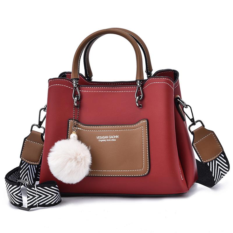 Brand Women PU Leather Shoulder Bag with Fur Ball Fashion Handbags Ladies Commute Large Capacity Purse Female Totes Black White
Brand Women PU Leather Shoulder Bag with Fur Ball Fashion Handbags Ladies Commute Large Capacity Purse Female Totes Black White