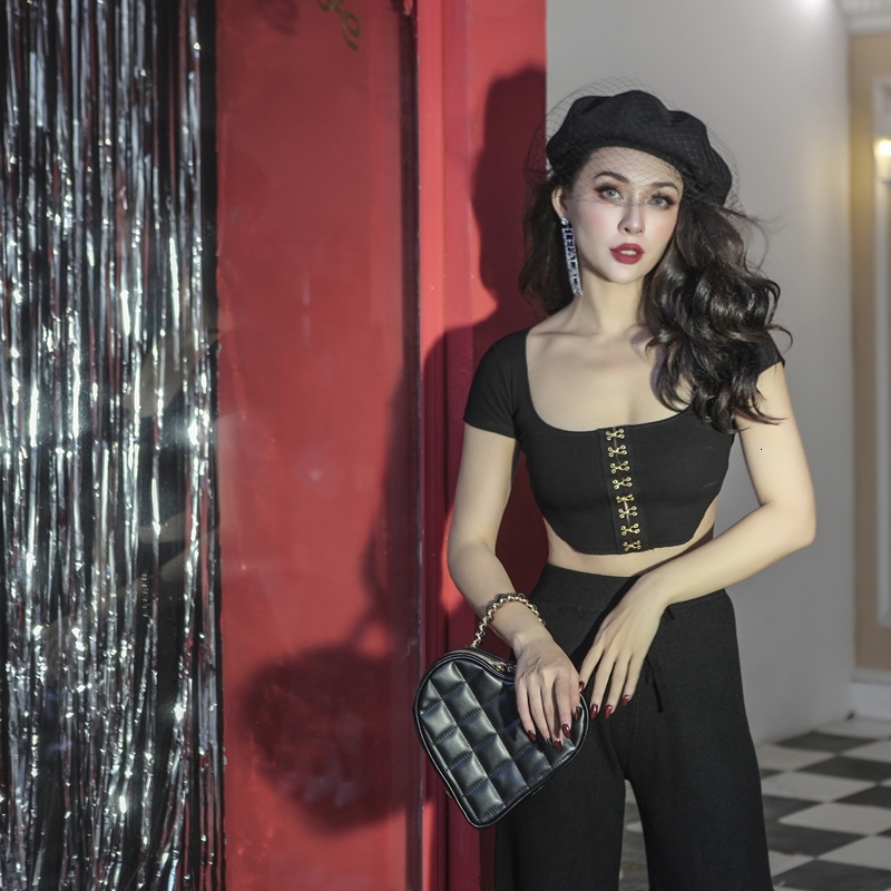 2021 New Autumn Women's T-shirt Links Fashion Buttons Thin Waist Short Shirt YYYN, Black
2021 New Autumn Women's T-shirt Links Fashion Buttons Thin Waist Short Shirt YYYN, Black