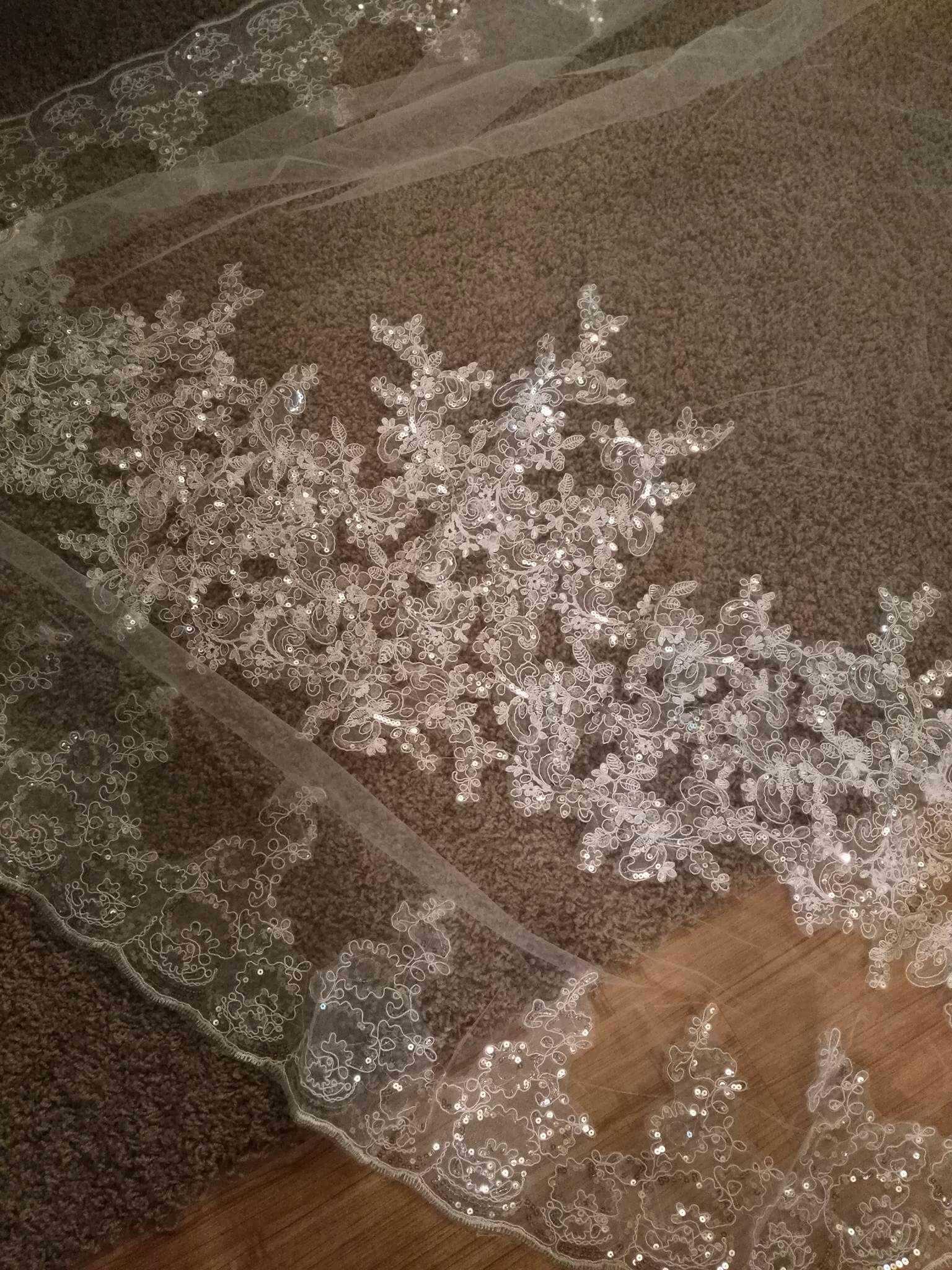 Best Selling Luxury Real Image Wedding Veils Three Meters Long Veils Lace Applique Crystals Two Layers Cathedral Length Cheap Bridal Veil