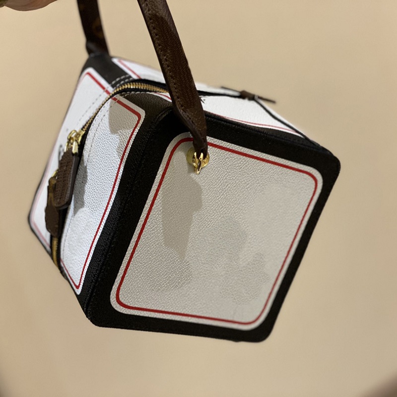 Women Luxurys Designers Bags 2020 New High Quality Dice Bag Shoulder Bag Portable Wallet Messenger Bag Free Shipping
Women Luxurys Designers Bags 2020 New High Quality Dice Bag Shoulder Bag Portable Wallet Messenger Bag Free Shipping