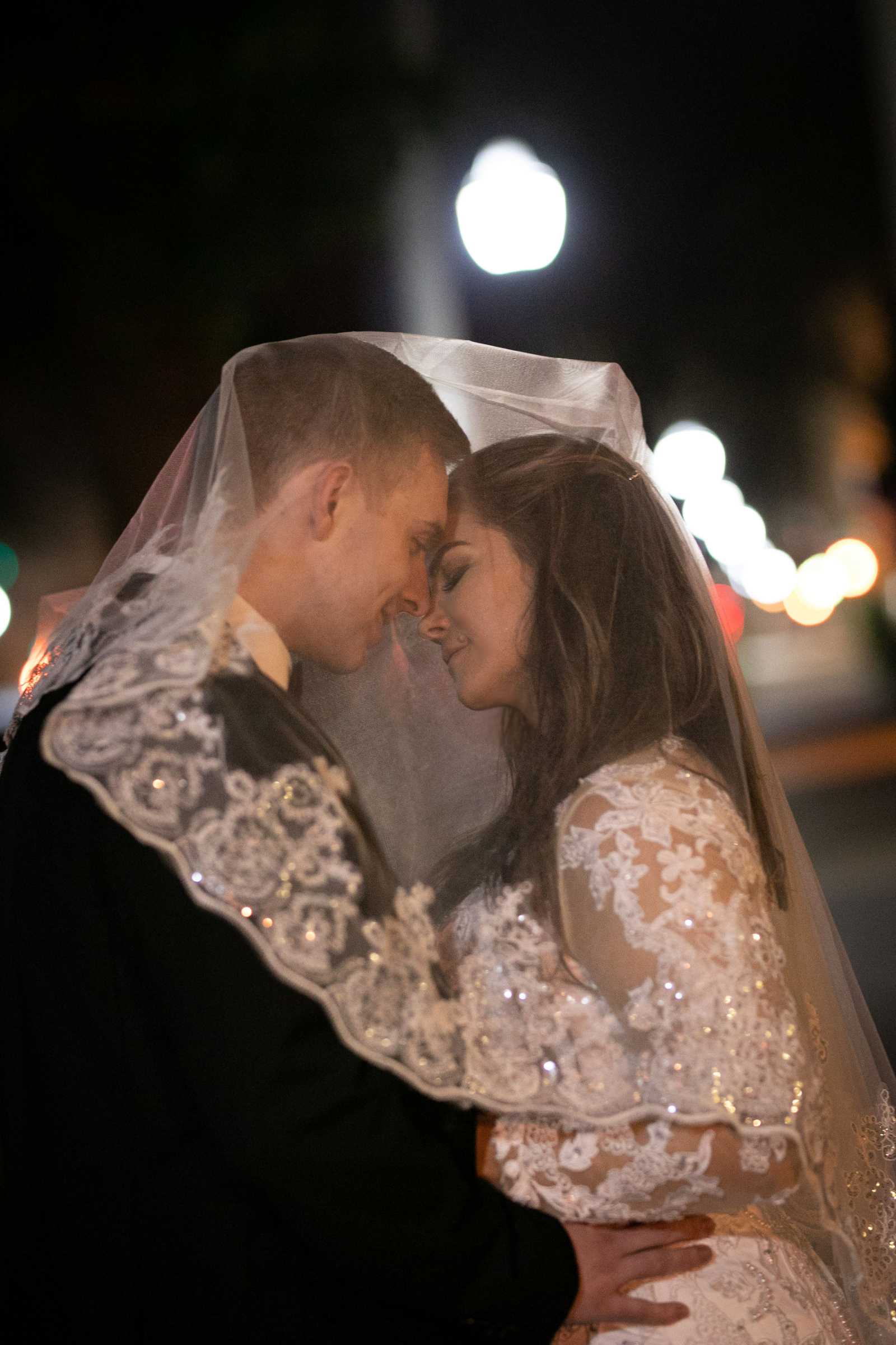 Best Selling Luxury Real Image Wedding Veils Three Meters Long Veils Lace Applique Crystals Two Layers Cathedral Length Cheap Bridal Veil