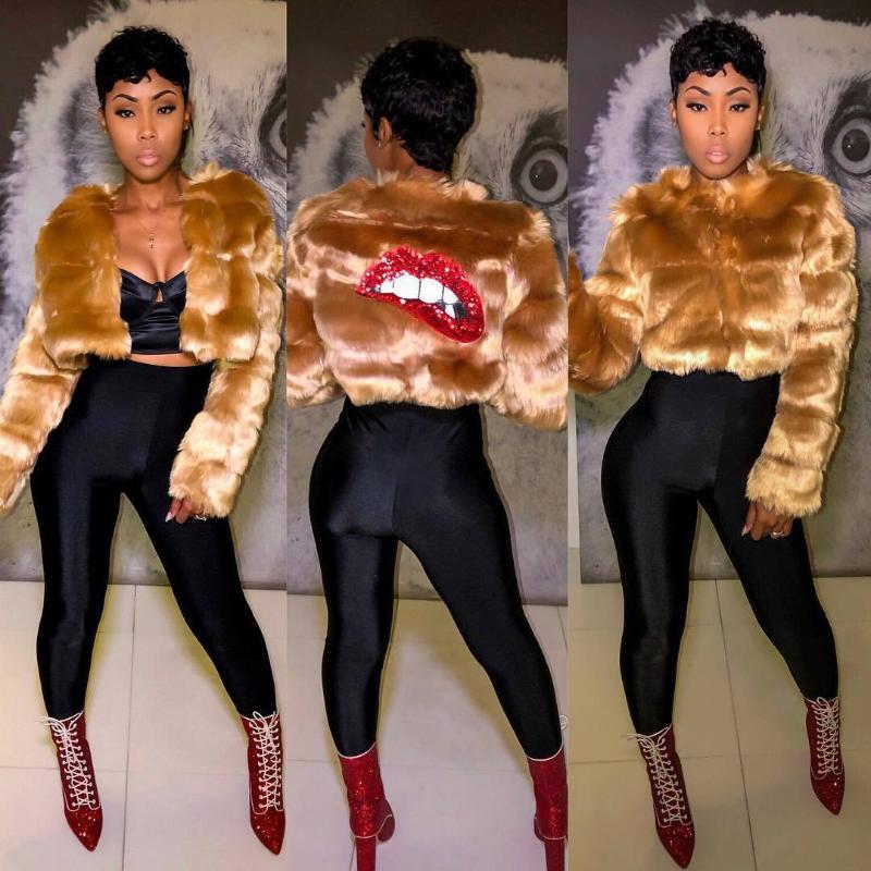 57B9142 Winter Women Casual Fashion Streetwear Faux Fur and Artificial Fur Sequins Patchwork Crop Top with Lining Hot, Golden
57B9142 Winter Women Casual Fashion Streetwear Faux Fur and Artificial Fur Sequins Patchwork Crop Top with Lining Hot, Golden