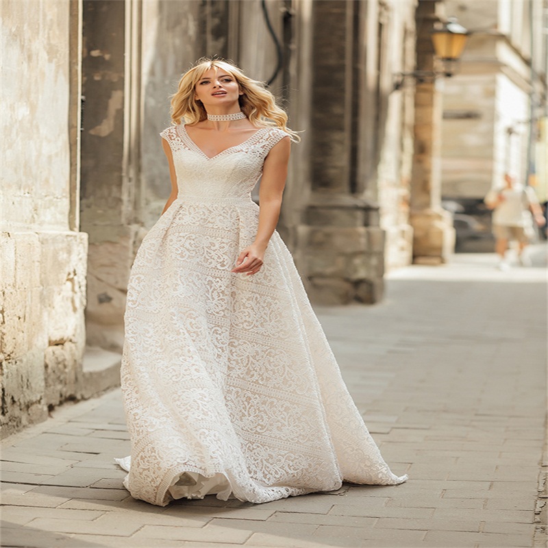 Gorgeous Wedding Dresses With Necklace A Line Custom Made Lace Applique Bohemian Bridal Gowns Sexy V Neck Sleeveless Robe De Mariée