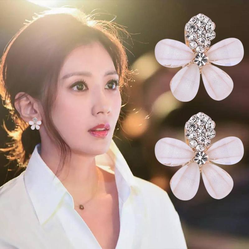2020 New Japanese Aesthetic Natural Five-leaf Flower Crystal Stud Earrings Rain Glazed Flower Full Earrings
2020 New Japanese Aesthetic Natural Five-leaf Flower Crystal Stud Earrings Rain Glazed Flower Full Earrings