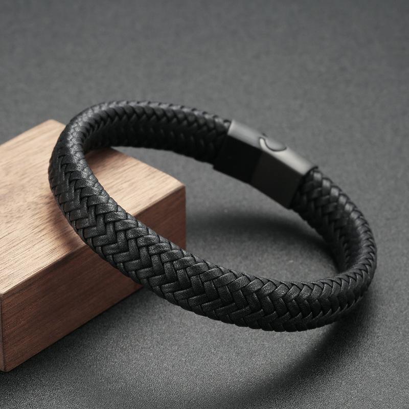 YIZIZAI High Quality Punk Men Jewelry Black Braided Leather Bracelet Stainless Steel Magnetic Clasp Fashion Bangles
YIZIZAI High Quality Punk Men Jewelry Black Braided Leather Bracelet Stainless Steel Magnetic Clasp Fashion Bangles