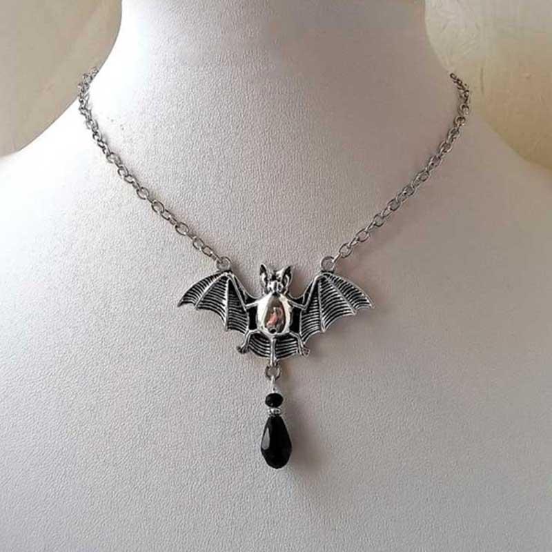 European and American Female New Goth Halloween Necklace Fashion Vintage Simple Bat Crystal Alloy Pendant Punk Women Jewelry
European and American Female New Goth Halloween Necklace Fashion Vintage Simple Bat Crystal Alloy Pendant Punk Women Jewelry