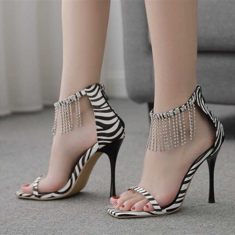 Black White Stripe Shiny Diamonds Fringe Ornament Shoes Women High Heeled Sandals Back Zip Cover Heel Dress Shoes Sexy
Black White Stripe Shiny Diamonds Fringe Ornament Shoes Women High Heeled Sandals Back Zip Cover Heel Dress Shoes Sexy