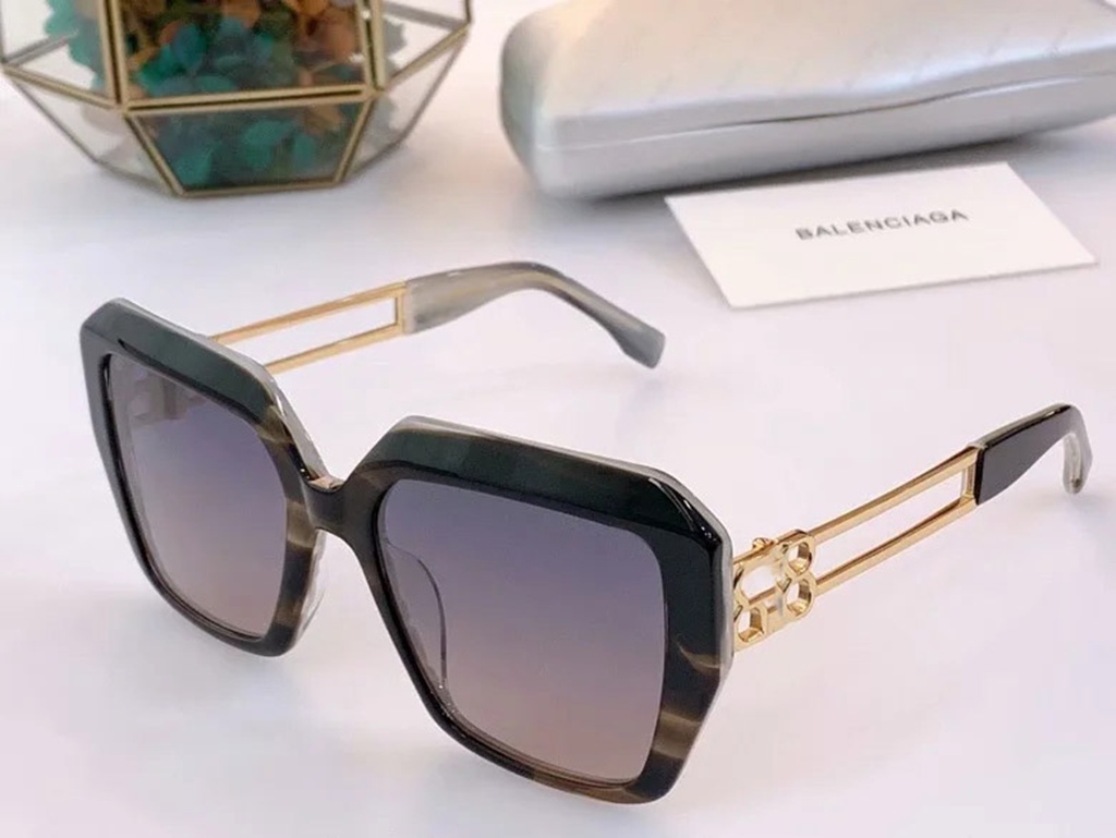 BB0126 2021 sunglasses for women and men luxury designer sun glasses high quality plate frame metal temple classic fashion style with box, White;black
BB0126 2021 sunglasses for women and men luxury designer sun glasses high quality plate frame metal temple classic fashion style with box, White;black