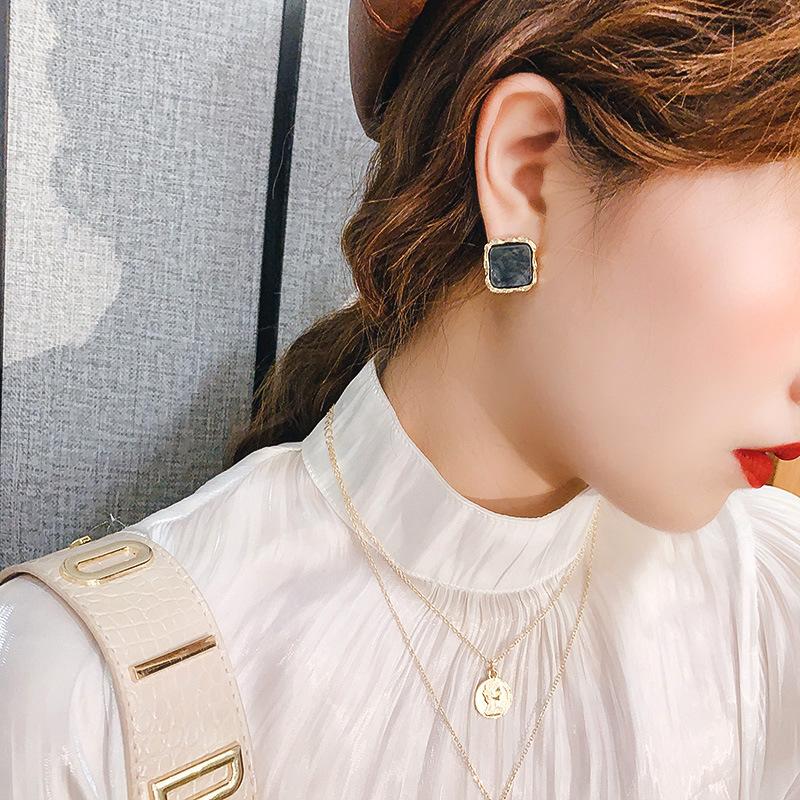 TIMEONLY Retro Square Stud Earrings Black White Color Resin Geometric Earring Festival Gifts for Women Classsic Accessories
TIMEONLY Retro Square Stud Earrings Black White Color Resin Geometric Earring Festival Gifts for Women Classsic Accessories
