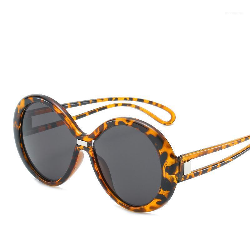 NEW Brand designer Zonnebril Dames Sunglasses hollowed leg Gradient frames Round glasses Big frame women sunglasses UV400 n5711
NEW Brand designer Zonnebril Dames Sunglasses hollowed leg Gradient frames Round glasses Big frame women sunglasses UV400 n5711