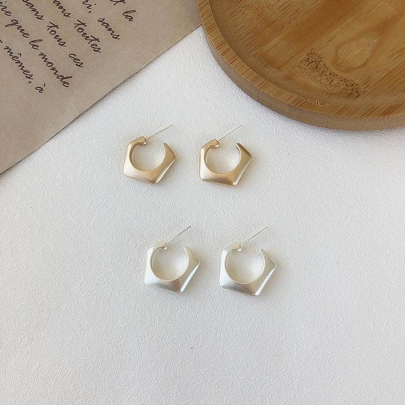 Matte Gold Silver Color Small Hoop Earrings Women Fashion Geometric Small Circle Vintage Earring Minimalist Jewelry
Matte Gold Silver Color Small Hoop Earrings Women Fashion Geometric Small Circle Vintage Earring Minimalist Jewelry