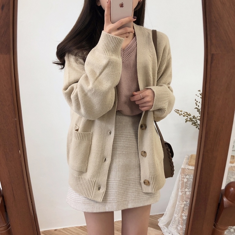 Vintage women mesh cardigan buttons with cleavage in v 2020 winter long sleeve fine color solid fashion Korean style high quality jackets, Brown
Vintage women mesh cardigan buttons with cleavage in v 2020 winter long sleeve fine color solid fashion Korean style high quality jackets, Brown