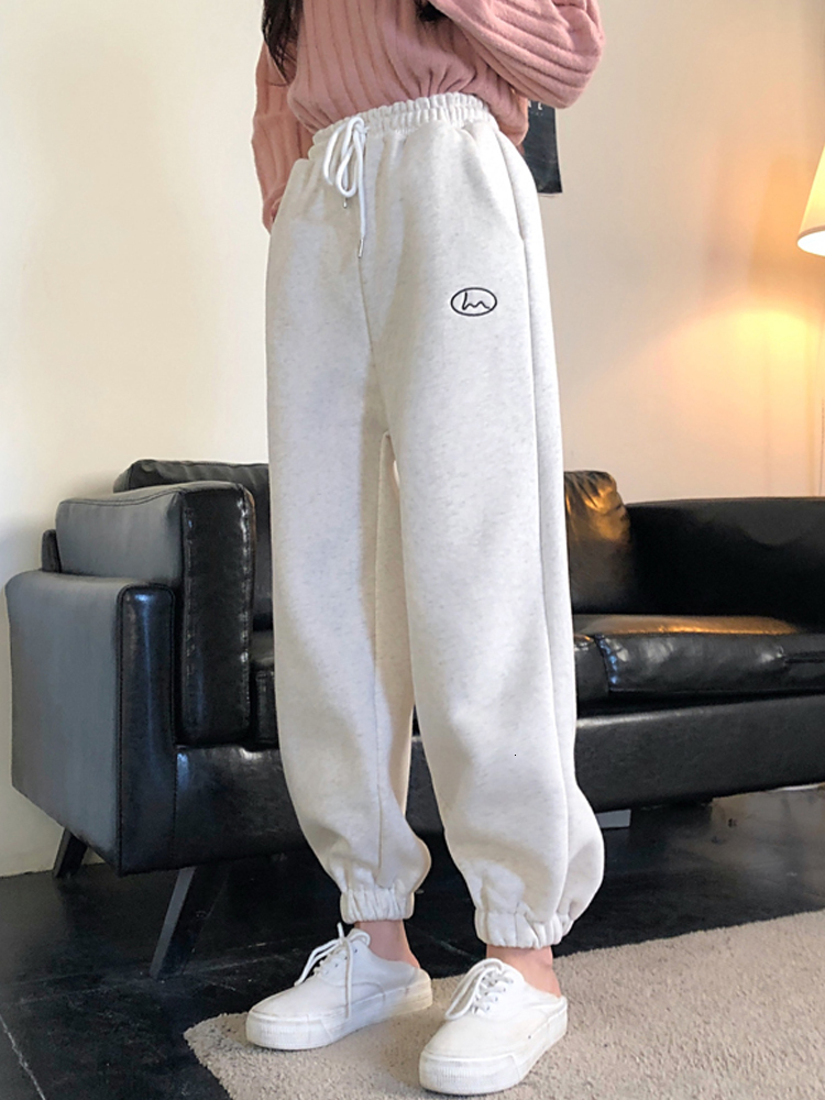2021 Red Embroidered Net Plus Velvet Women's Winter New Loose Pants in High-necked Sweatpants SVZX, Black
2021 Red Embroidered Net Plus Velvet Women's Winter New Loose Pants in High-necked Sweatpants SVZX, Black