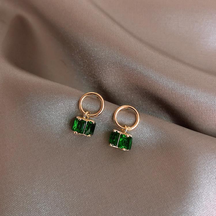 Korean fashion jewelry small colorful crystal stud earring for woman high-sense retro earrings shiny simple elegant earring
Korean fashion jewelry small colorful crystal stud earring for woman high-sense retro earrings shiny simple elegant earring
