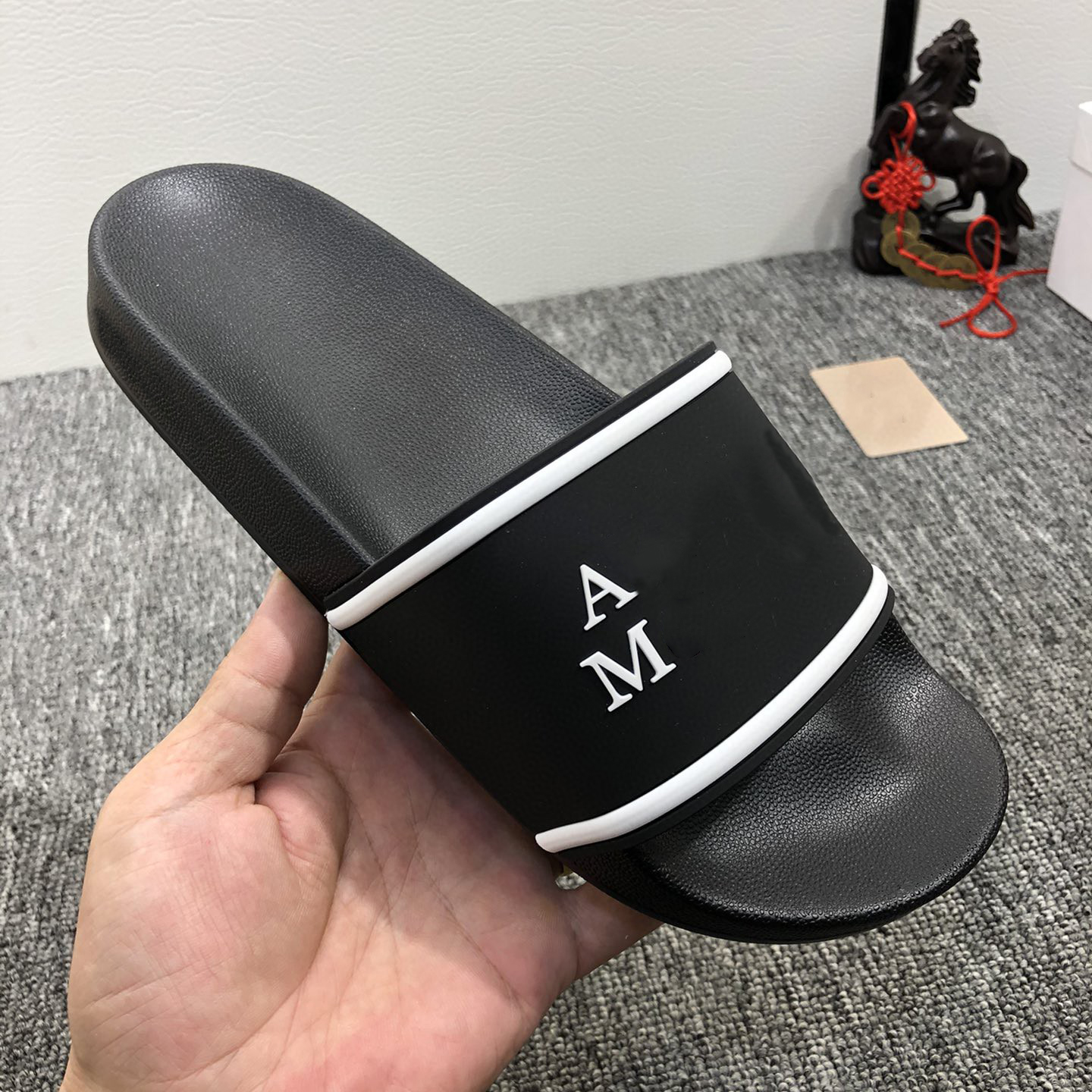 Popular Mens Womens Casual Slippers Flip Flops Rubber Leather Printed Gear Bottoms Summer Beach Slides Slippers Patchwork Flip Flops, #01
Popular Mens Womens Casual Slippers Flip Flops Rubber Leather Printed Gear Bottoms Summer Beach Slides Slippers Patchwork Flip Flops, #01