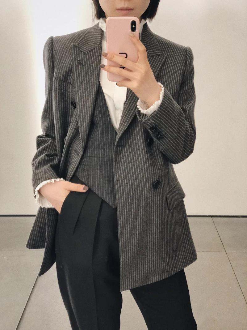 2020 Autumn and Winter New Wool Gray Striped Suit Vest Women Clothing Blazer Women, Suit color
2020 Autumn and Winter New Wool Gray Striped Suit Vest Women Clothing Blazer Women, Suit color