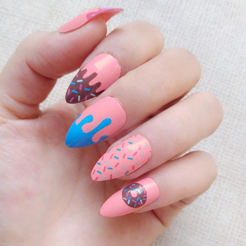 24Pcs Shiny Short Stiletto False Nails Artificial French Fake Nail Sweet Donuts Patterns DIY Finger Tips Press On Manicure Tools, Z226
24Pcs Shiny Short Stiletto False Nails Artificial French Fake Nail Sweet Donuts Patterns DIY Finger Tips Press On Manicure Tools, Z226
