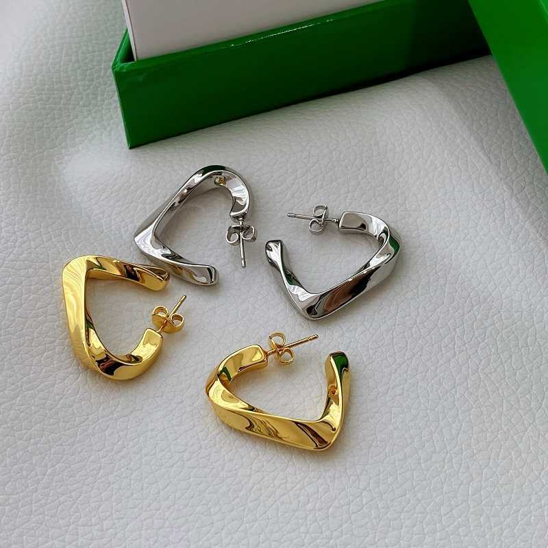 Clip-on & Screw Back Reba same style personalized line twisted heart-shaped Earrings ins niche design cold wind Earrings
Clip-on & Screw Back Reba same style personalized line twisted heart-shaped Earrings ins niche design cold wind Earrings