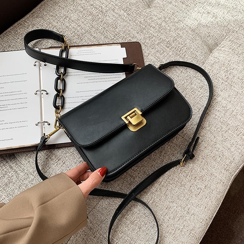 Ladies fashion shoulder bag 2020 winter new small square bag casual messenger lock female solid color PU ladies, Black
Ladies fashion shoulder bag 2020 winter new small square bag casual messenger lock female solid color PU ladies, Black