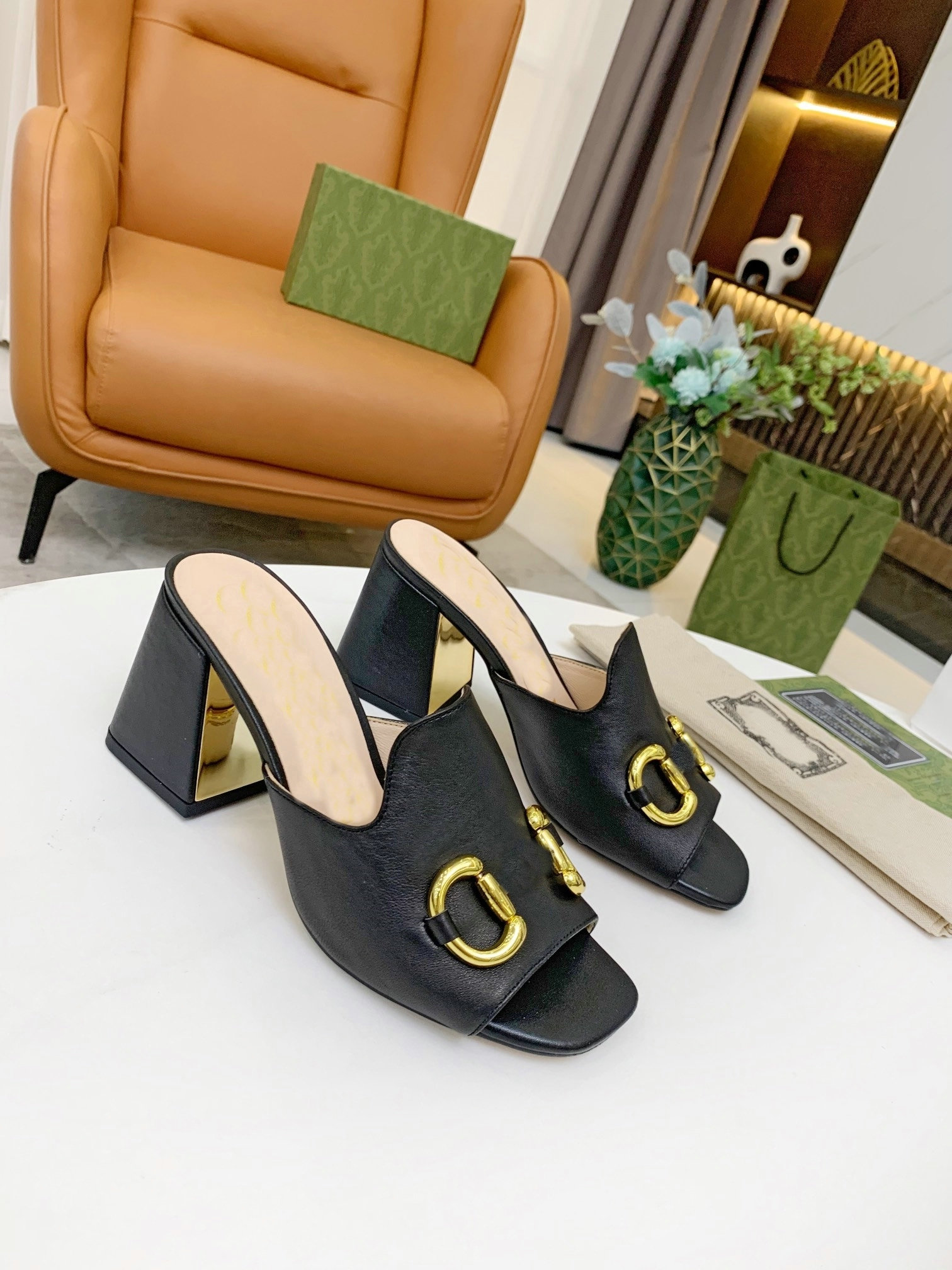 Horsebit Platform Slipper Angelina Sandals Heightening Square Heel Height Multicolor Thick Soled Womens Luxurys Designers Slippers Summer Beach Outdoor, No shoes
Horsebit Platform Slipper Angelina Sandals Heightening Square Heel Height Multicolor Thick Soled Womens Luxurys Designers Slippers Summer Beach Outdoor, No shoes