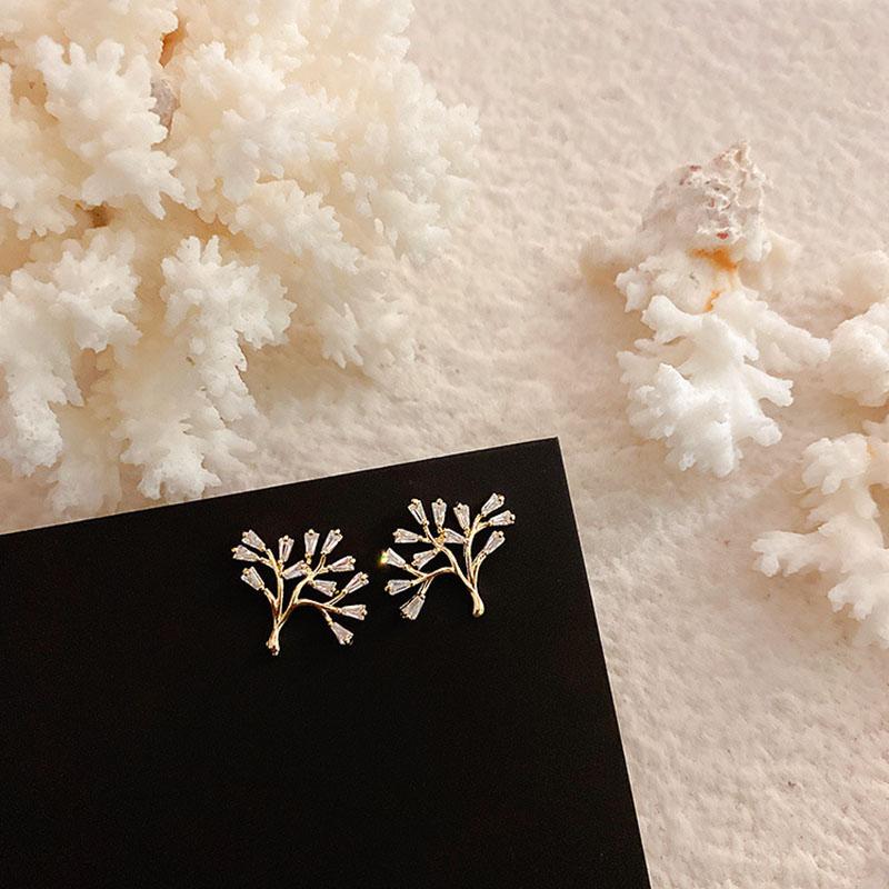 South Korea Dongdaemun earrings female cold wind zircon branch earrings temperament all-match female
South Korea Dongdaemun earrings female cold wind zircon branch earrings temperament all-match female