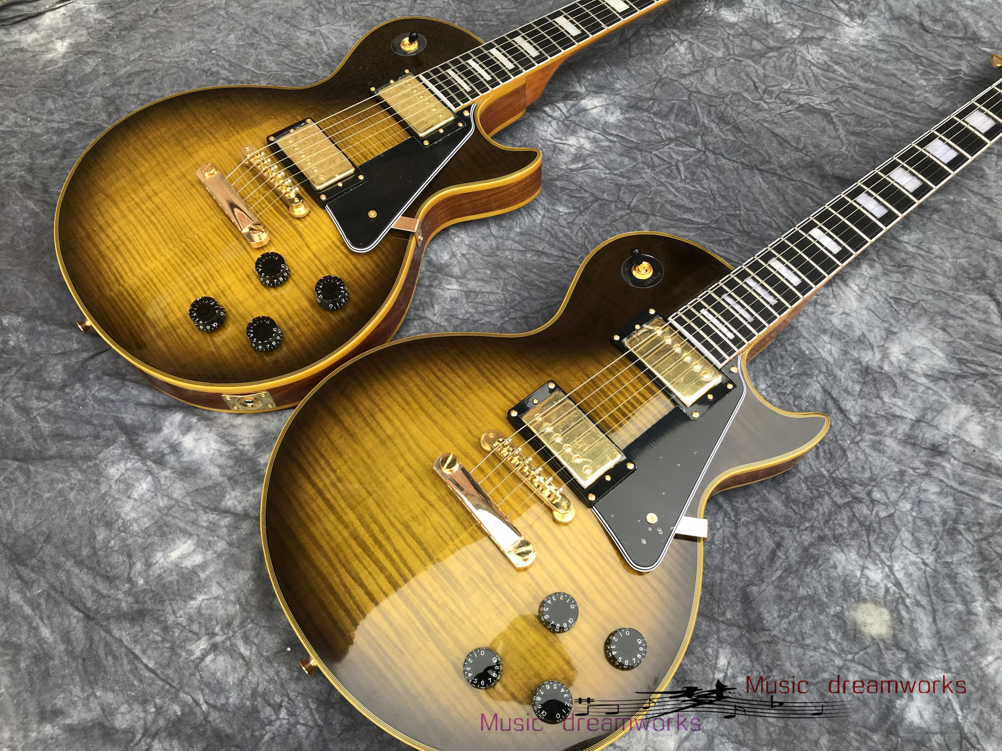 electric guitar G custom guiatr Ebony fingerboard one piece wood neck and body flamed maple wood,
electric guitar G custom guiatr Ebony fingerboard one piece wood neck and body flamed maple wood,