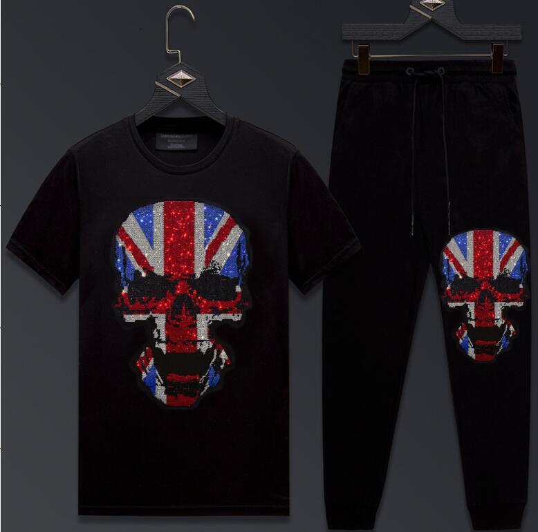 New Men Diamond Stone Set 2021 Short Sleeve Jogging Homme Sportswear Tracksuit Top and Pants Summer Design Kf3w, Color as shown
New Men Diamond Stone Set 2021 Short Sleeve Jogging Homme Sportswear Tracksuit Top and Pants Summer Design Kf3w, Color as shown