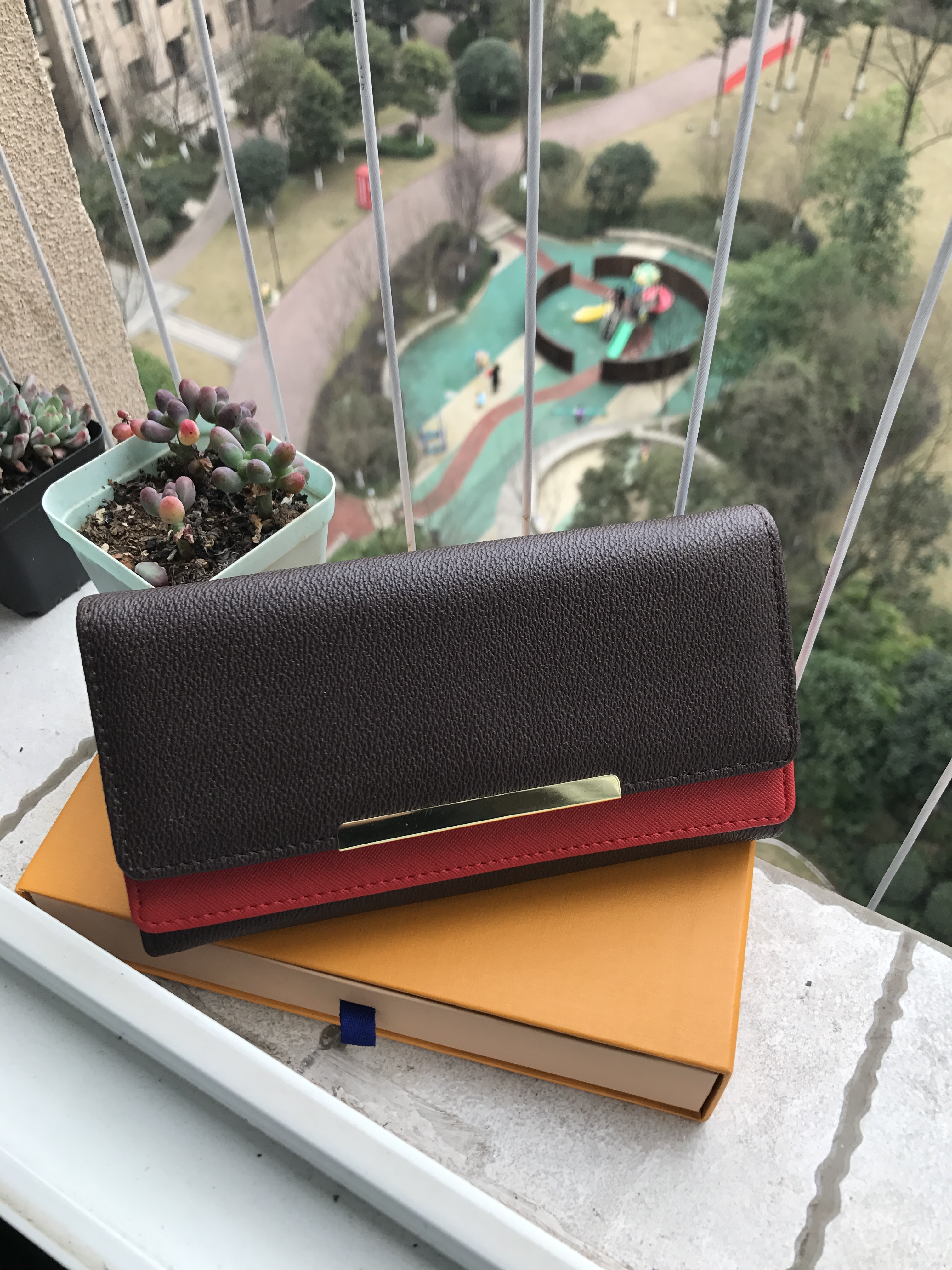 2020 Wholesale big logo bottoms lady long wallet multicolor designer coin purse Card holder original box women classic zipper pocket 60017, Red;black
2020 Wholesale big logo bottoms lady long wallet multicolor designer coin purse Card holder original box women classic zipper pocket 60017, Red;black