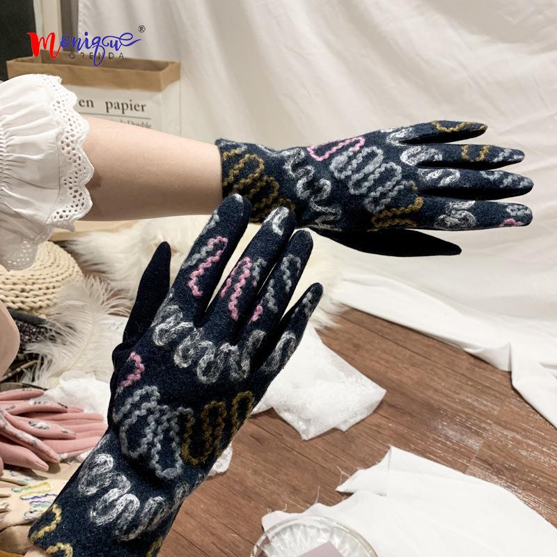 New Women Winter Keep Warm Creative oil painting graffiti Thin Section Gloves Female Elegant Full Finger Cycling Driving Gloves
New Women Winter Keep Warm Creative oil painting graffiti Thin Section Gloves Female Elegant Full Finger Cycling Driving Gloves
