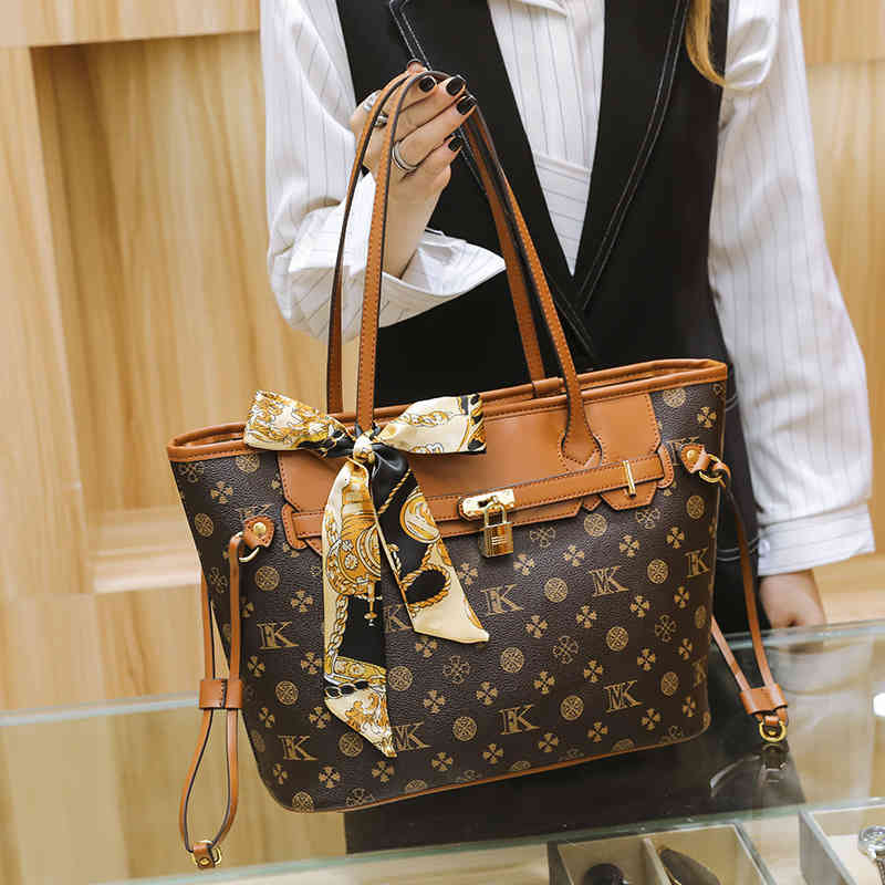 Luxury Bag Large Capacity Women Bags 2022 Fashion Versatile Single Shoulder Autumn and Winter Minority High Sense Tote, Brown
Luxury Bag Large Capacity Women Bags 2022 Fashion Versatile Single Shoulder Autumn and Winter Minority High Sense Tote, Brown