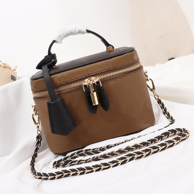 Handbag fashion bags lady Genuine leather bag with letters Accessories old Flower Pouch retro shoulder twisted cosmetics Messenger Handbags, Brown
Handbag fashion bags lady Genuine leather bag with letters Accessories old Flower Pouch retro shoulder twisted cosmetics Messenger Handbags, Brown