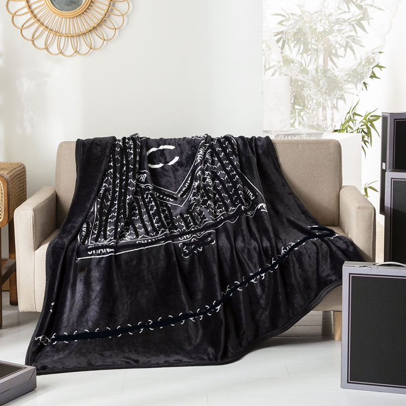 High Quality Luxurys Air Condition Blankets Car Home Sofa Bedroom Warm Velvet Letter Pattern Blanket
High Quality Luxurys Air Condition Blankets Car Home Sofa Bedroom Warm Velvet Letter Pattern Blanket