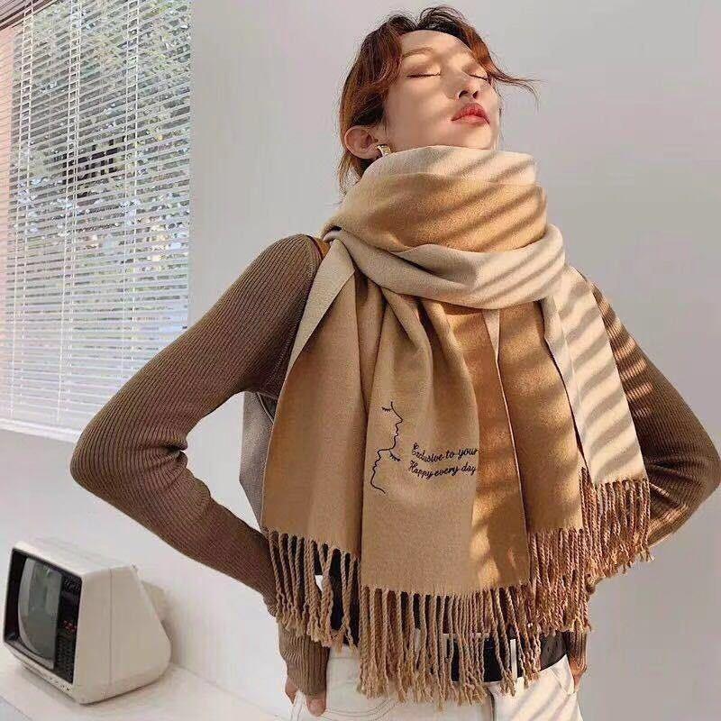 2020 Korean autumn and winter cashmere like women's scarf fashion long letter thickened warm shawl with tassel temperament scarf
2020 Korean autumn and winter cashmere like women's scarf fashion long letter thickened warm shawl with tassel temperament scarf